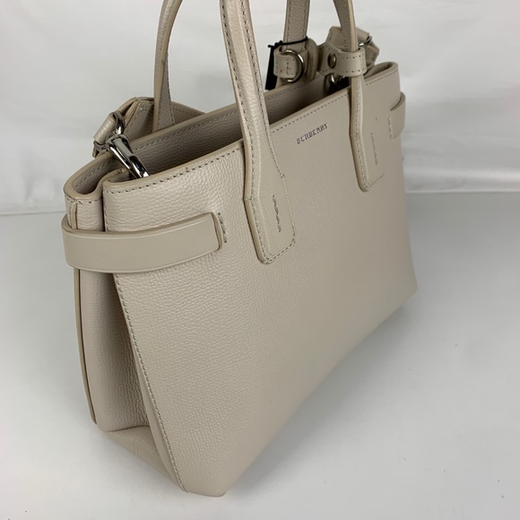 New Burberry Banner House Italian Leather Tote - Picture 2 of 8